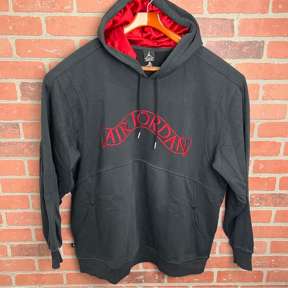 Jordan hoodie, Heavy Duty, It's XL but fits like a XXL.